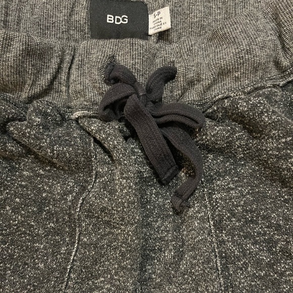 BDG Urban Outfitters Terry Distressed Charcoal‎ Men’s Shorts Sz S - Picture 4 of 8